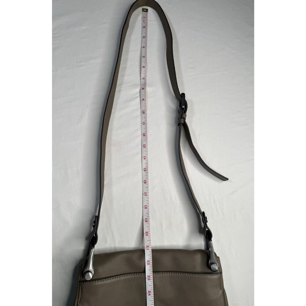 Vince Camuto Leather Crossbody Adjustable Strap Taupe Magnetic Close Preowned​ - Picture 12 of 15